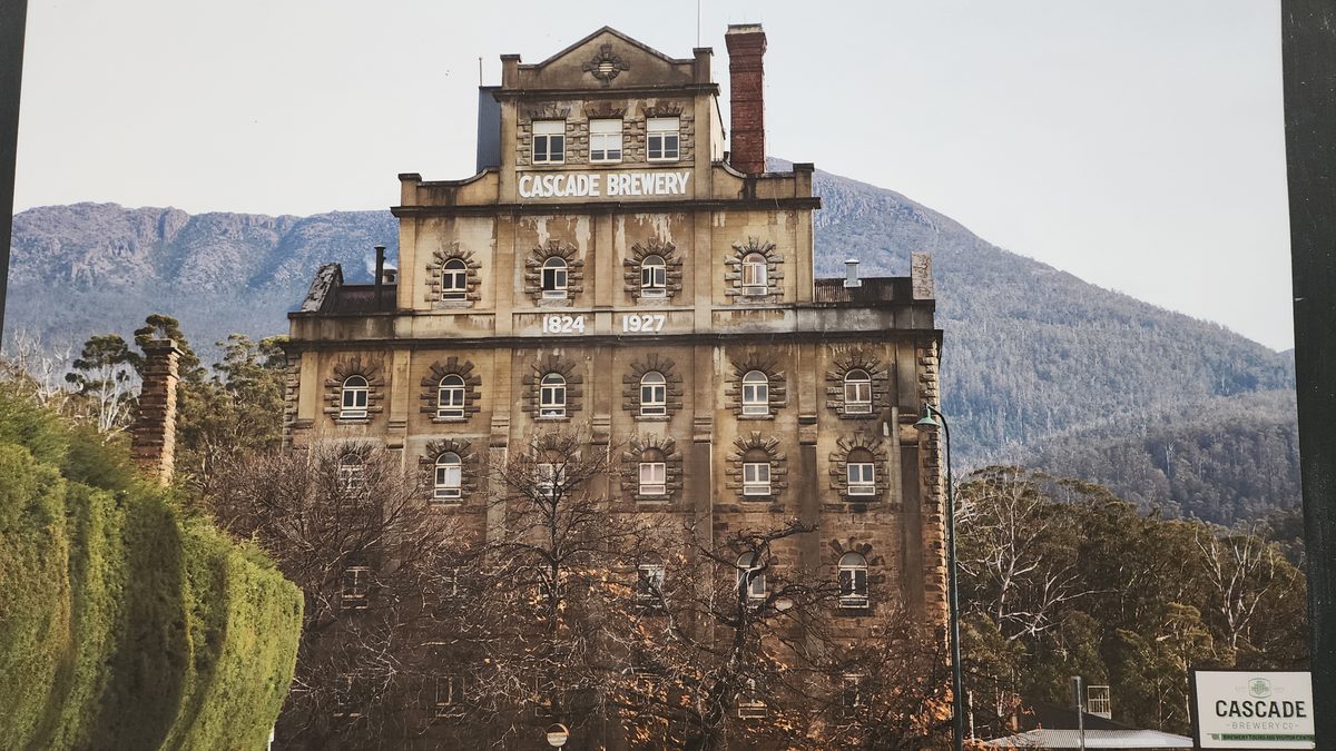 Cascade Brewery (1824) — старейшая пивоварня Австралии у горы Веллингтон