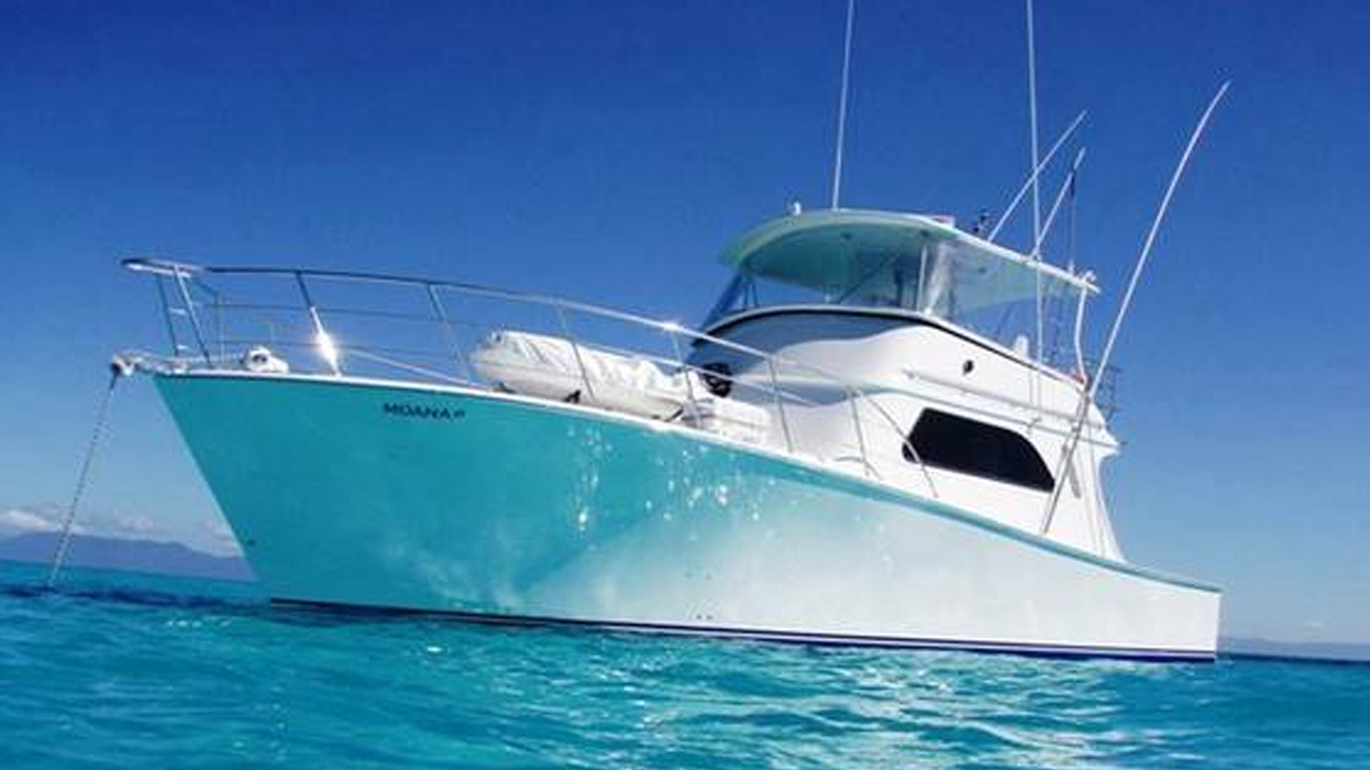 Рыболовное судно в море