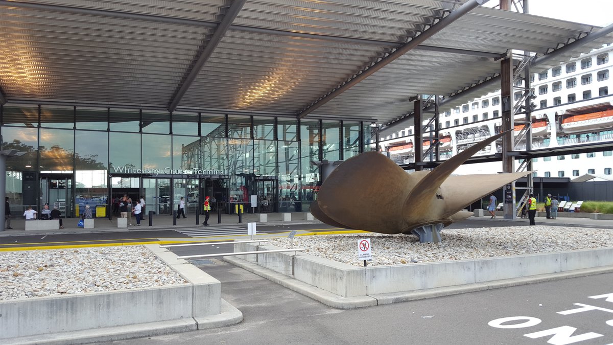 Выход с круизного лайнера в порту Сиднея — White Bay Cruise Terminal