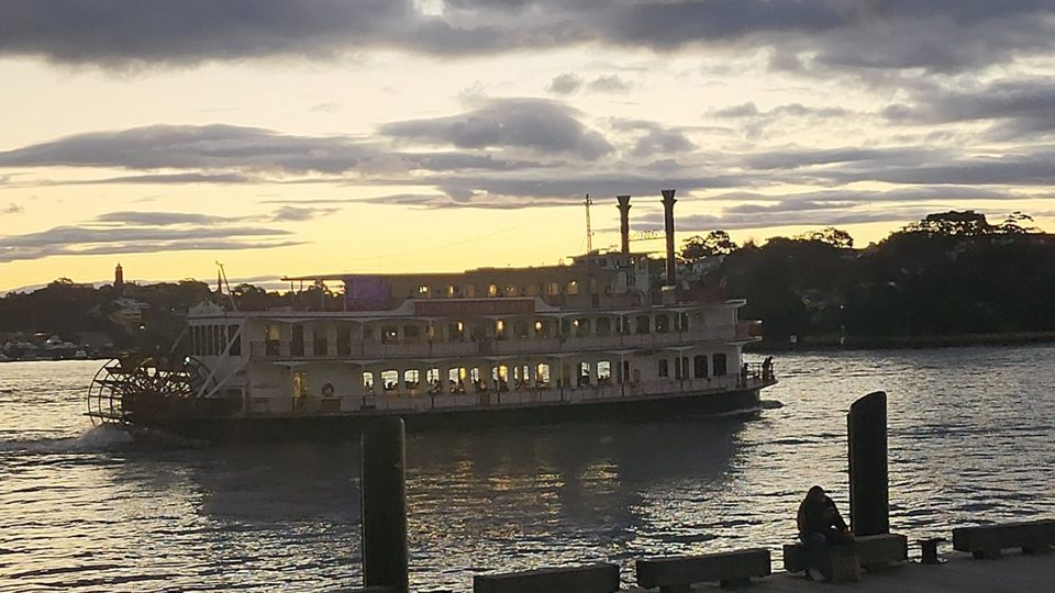 Sydney Showboat — ужин и кабаре
