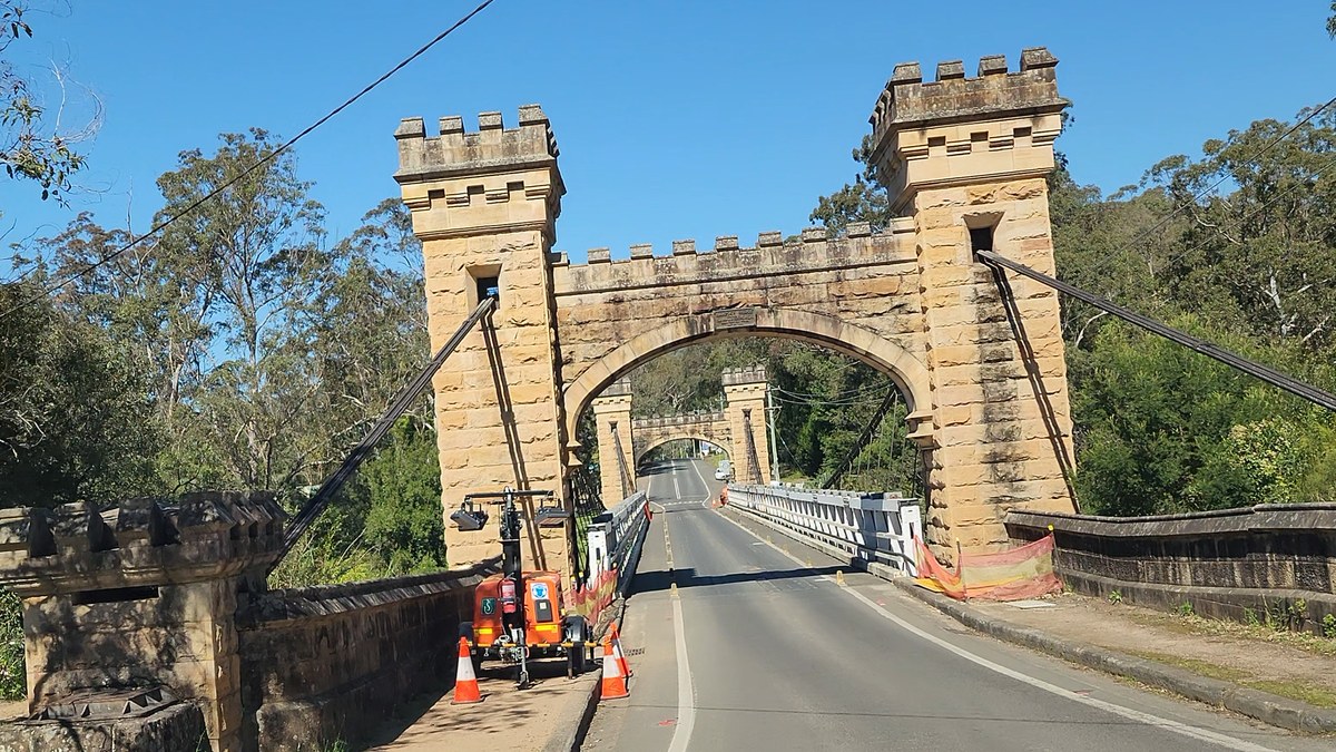 Hampden Bridge — подвесной мост 1898 года с башнями из песчаника в Kangaroo Valley