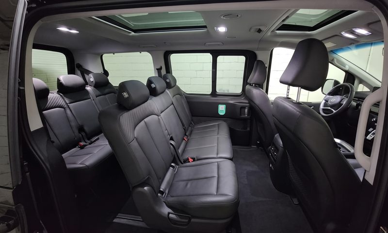 Салон Hyundai Staria с кожаными сиденьями