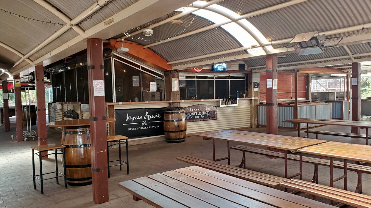 Местный Паб